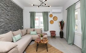 Iliana & Sarra Apartment 2